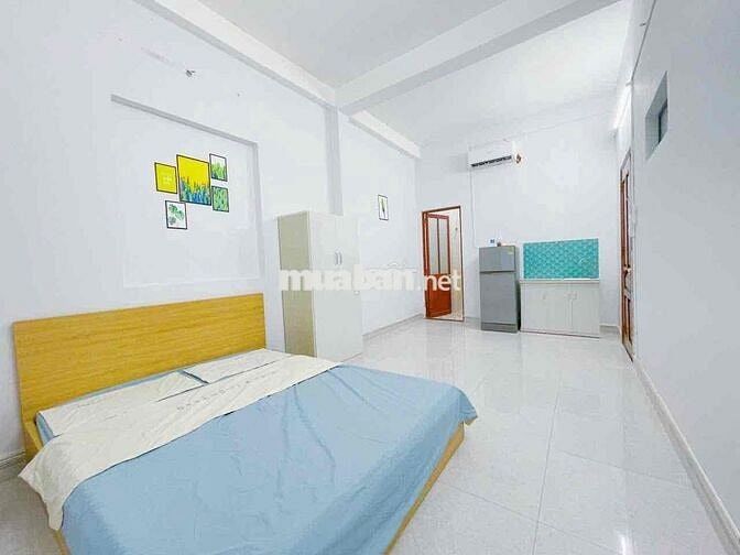 PHÒNG STUDIO FULL NỘI THẤT - CỬA SỔ , BAN CÔNG - THANG MÁY