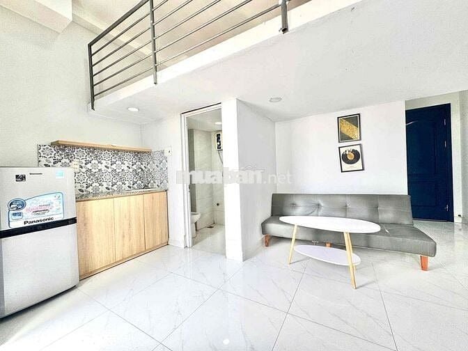 Cho thuê ngay duplex siêu rộng 35m2 có ban công thoáng gần Hutech, FTU