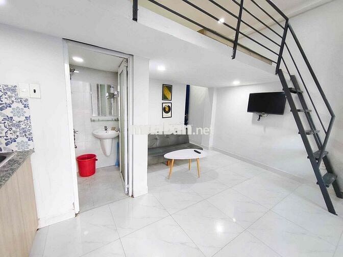Cho thuê ngay duplex siêu rộng 35m2 có ban công thoáng gần Hutech, FTU