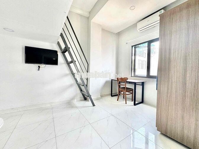 Cho thuê ngay duplex siêu rộng 35m2 có ban công thoáng gần Hutech, FTU