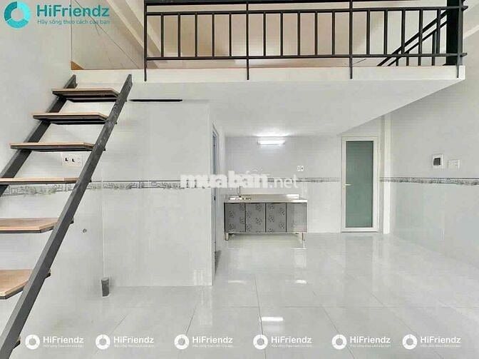 Phòng gác ban công riêng , ngay Phạm Văn Đồng