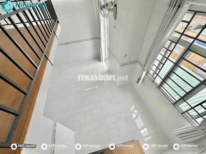 Phòng gác ban công riêng , ngay Phạm Văn Đồng