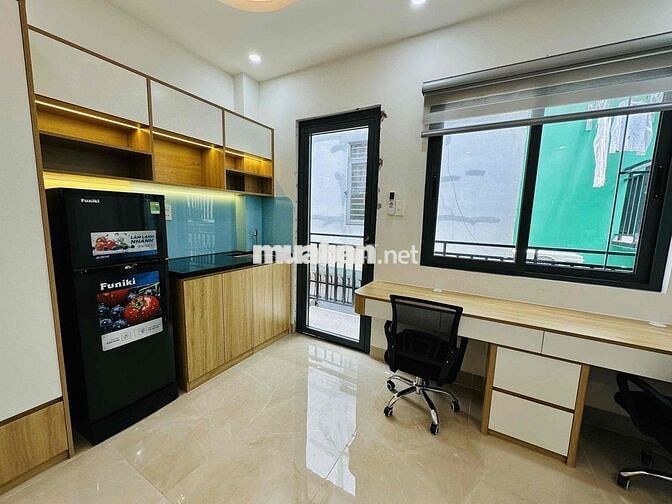 Cho thuê phòng ban công full nội thất gần đại học Văn Lang ( VLU CS3 )