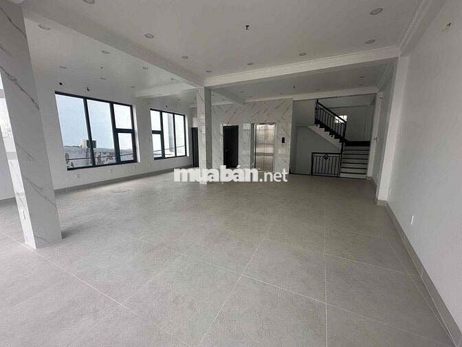 Cho thuê giá rẻ 2 tầng toà nhà tại 275 trương thị hoa , mặt tiền 16m