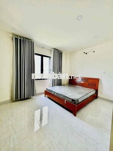 Cho Thuê Nhà Sân Đậu Ôtô DT 4x22 1Trệt 1Lầu 3Pn 2Wc Hẻm Tải Ban Công