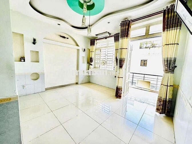 Cho thuê 1 phòng ban công gần cầu Tham Lương chợ Lạc Quang
