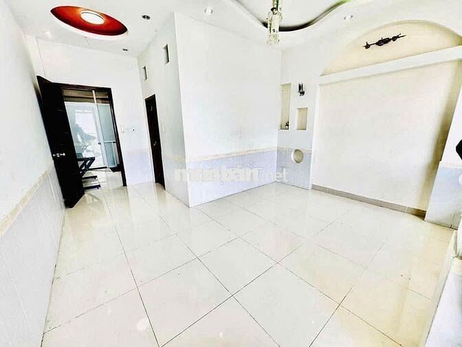 Cho thuê 1 phòng ban công gần cầu Tham Lương chợ Lạc Quang