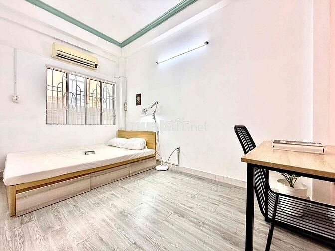 Cho thuê căn hộ dịch vụ 2 phòng ngủ có ban công cực rộng rãi