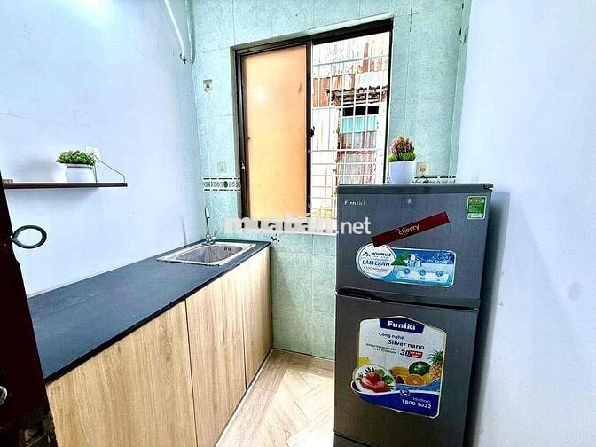 Cho thuê căn hộ dịch vụ 2 phòng ngủ có ban công cực rộng rãi