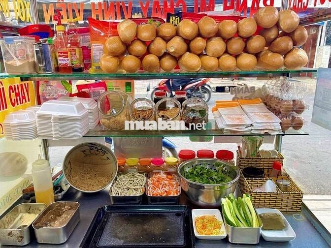 [BAO ĂN Ở] 2 NHÂN VIÊN PHỤ BÁN BÁNH MÌ QUẬN 10