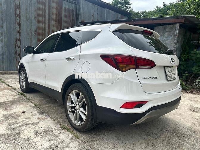 Hyundai SantaFe 7 chỗ Dầu Tự động Trắng