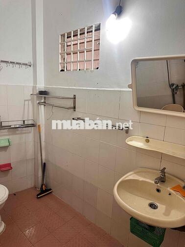 chính chủ cho thuê lại tầng trệt toilet to riêng biệt, an ninh