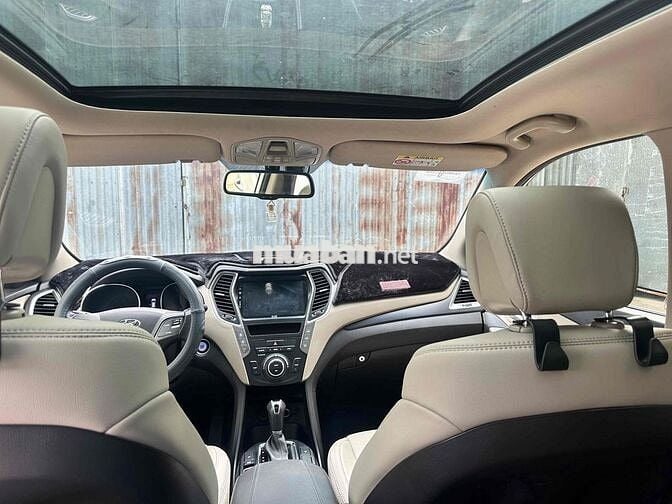 Hyundai SantaFe 7 chỗ Dầu Tự động Trắng