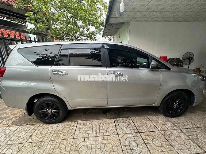 Toyota Innova 2.0E 2018 Bạc 7 chỗ