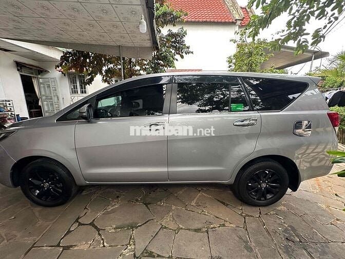Toyota Innova 2.0E 2018 Bạc 7 chỗ