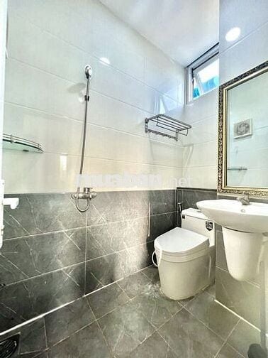 Phòng đẹp mới xây - thang máy bảo vệ 24/7 gần ĐH Y Dược