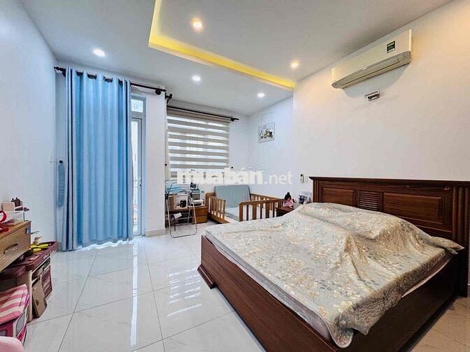 70m2, XE HƠI NGỦ TRONG NHÀ,SỔ CỰC ĐẸP,KHU DÂN TRÍ