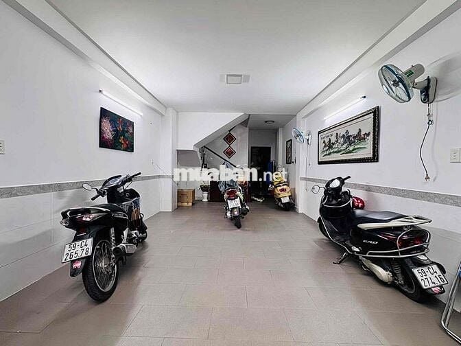 70m2, XE HƠI NGỦ TRONG NHÀ,SỔ CỰC ĐẸP,KHU DÂN TRÍ