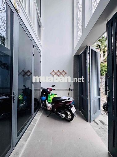 70m2, XE HƠI NGỦ TRONG NHÀ,SỔ CỰC ĐẸP,KHU DÂN TRÍ