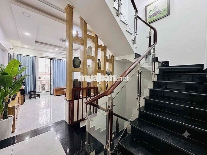 70m2, XE HƠI NGỦ TRONG NHÀ,SỔ CỰC ĐẸP,KHU DÂN TRÍ