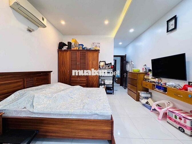 70m2, XE HƠI NGỦ TRONG NHÀ,SỔ CỰC ĐẸP,KHU DÂN TRÍ