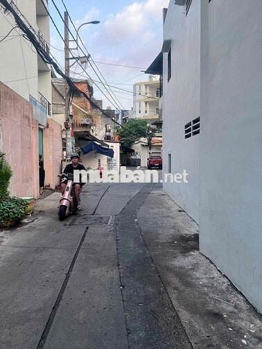 CẦN BÁN RẤT GẤP NHÀ Q11 DT CHUẨN 4X14