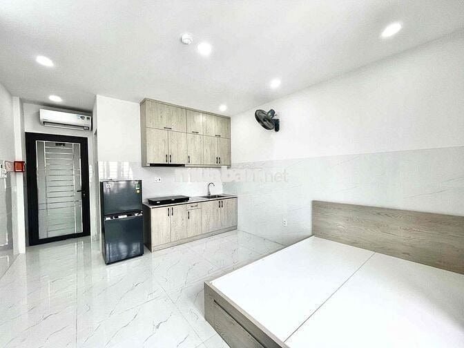 Phòng mới xây 100% full nội thất cửa sổ trời đón nắng đón gió