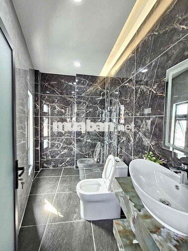 Bán nhà 1 trệt 3 lầu MT đường thông buôn bán Sát Trung Tâm Hành Chính