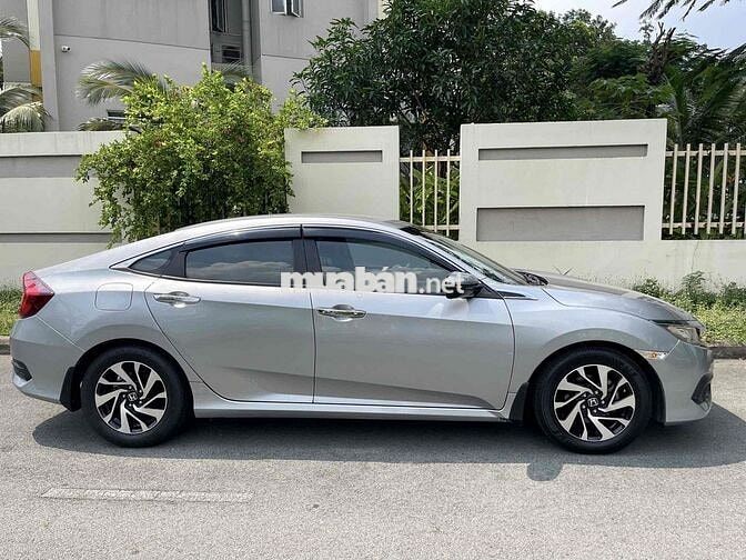 Honda Civic 1.8 2018 95000 km Bạc