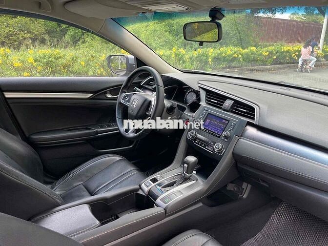Honda Civic 1.8 2018 95000 km Bạc