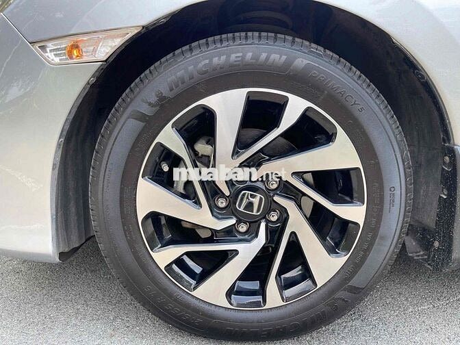 Honda Civic 1.8 2018 95000 km Bạc