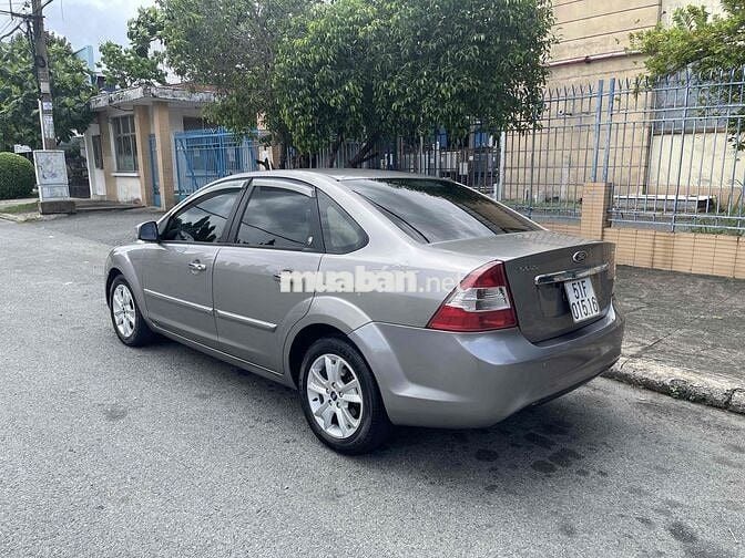 Ford Focus Ghia 2011 Xám Tự động