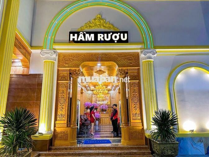 Tuyển 15 Phục Vụ Hầm Rượu VSIP - Nhận việc ngay