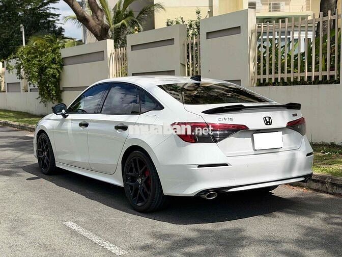 Honda Civic RS 2023 Trắng 32.000 km