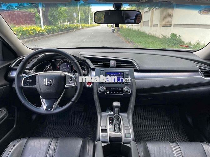 Honda Civic 1.8 2018 95000 km Bạc