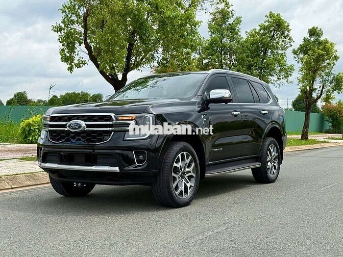 Ford Everest Titanium 4x2 2023 Đen 67.000 km