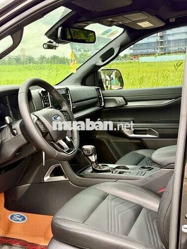 Ford Everest Titanium 4x2 2023 Đen 67.000 km