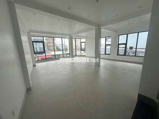 CHO THUÊ MẶT BĂNG VT ĐẸP TÒA NHÀ GIÁ RẺ 10TR 