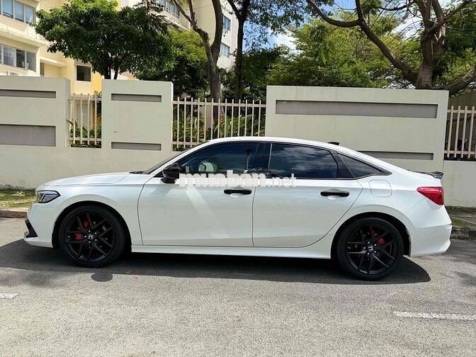 Honda Civic RS 2023 Trắng 32.000 km