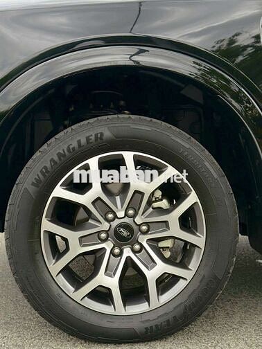 Ford Everest Titanium 4x2 2023 Đen 67.000 km