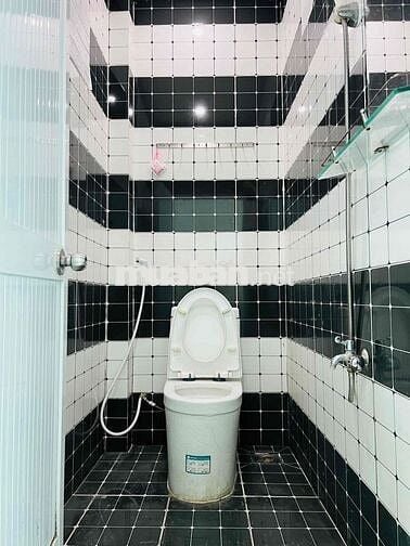 NHÀ TRỌ GẦN ĐH TÂY ĐÔ, KHÁCH VỀ QUÊ TRẢ 1 PHÒNG HƠN 20m2 GÁC KIÊN CỐ