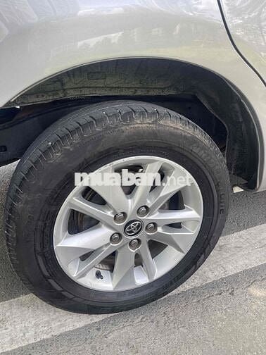 Toyota Innova 2016 2.0L Số sàn Bạc 7 chỗ