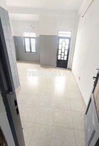 PHÒNG BAN CÔNG GIÁ RẺ GẦN CHỢ ĐẦU MỐI, HUFLIT