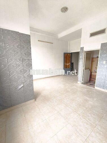 PHÒNG BAN CÔNG GIÁ RẺ GẦN CHỢ ĐẦU MỐI, HUFLIT
