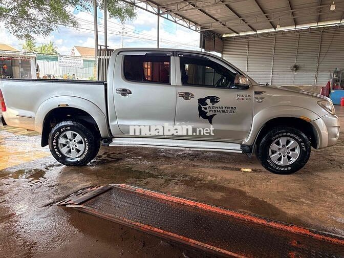 Toyota Hilux 2009 Số sàn Bạc