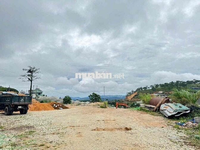 🏡 CHO THUÊ ĐẤT 2 MẶT TIỀN ĐƯỜNG HÙNG VƯƠNG  📐 Diện tích: 1.800m² ➡️ Nga