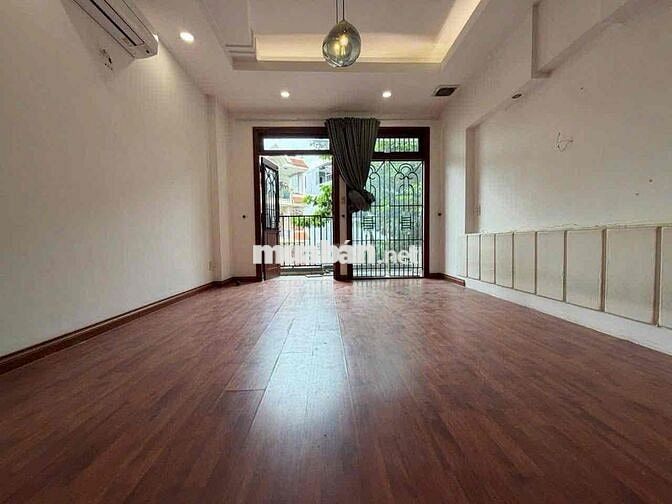 Chính Chủ Cho Thuê Nhà Q.1 Lê Lai 40tr 11pn 11wc HĐ 09 Năm Cọc 70tr Ạ