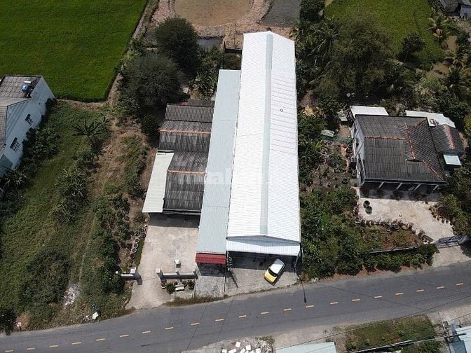 Bán xưởng 2600m2 MT 833D Tân Trụ