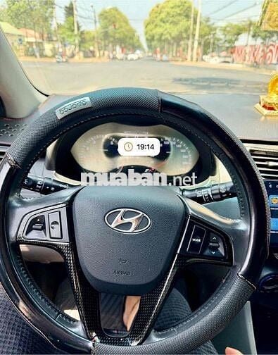 Hyundai Accent Hatchback Trắng 5 chỗ