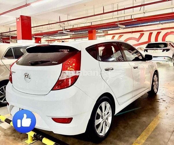 Hyundai Accent Hatchback Trắng 5 chỗ